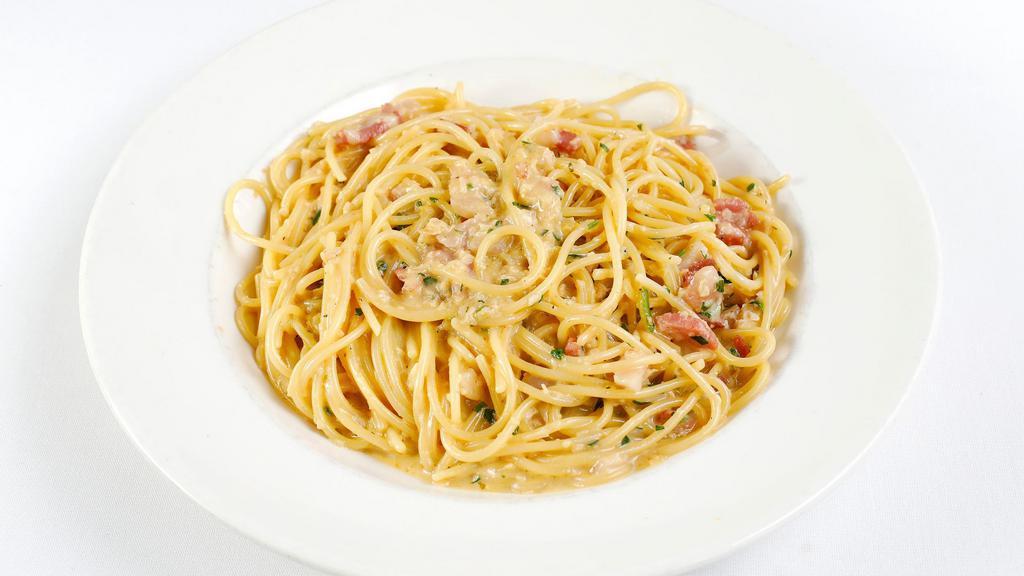 Catering Spaghetti Alla Carbonara · Pancetta, cream, egg yolk, garlic.