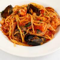 Catering Linguine Tutto Mare · Manila clams, pei mussels, salmon, scallops, prawns, fresh catch, tomato, white vine, olive ...