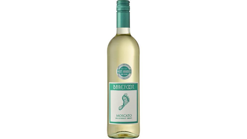 Barefoot Cellars Moscato (750 ml) · Barefoot Moscato is a sweet, lively white wine with a light, crisp acidity. Tropical aromas of pineapple and orange blossom meet highlights of juicy peach, honey and lemon zest for a perfectly refreshing finish.