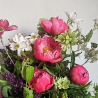 Hand-Tied Fresh Bouquets · Hand-tied market bouquets with seasonal garden cuts and greens. 

If you have any flower pre...