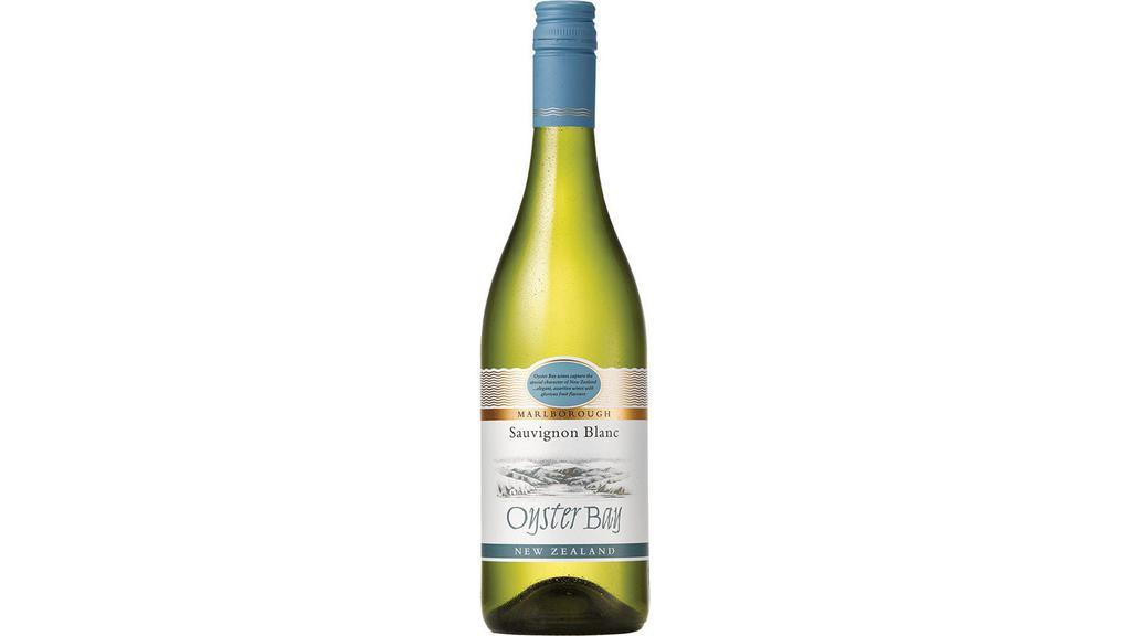 Oyster Bay Sauvignon Blanc (750 ml) · Stunningly aromatic tropical fruits and bright citrus notes, with a refreshingly zesty finish.