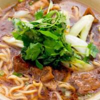 Beef Stew Noodle Soup · 紅燒牛腩麵