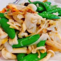 海鮮炒麵 Seafood Chow Mein · 