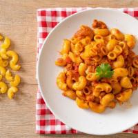 Plant-Based Ragú Mac & Vegan (RMV) · Bolognese-style sauce, prepared with high-quality vegan meat, combined with a delicious Vega...