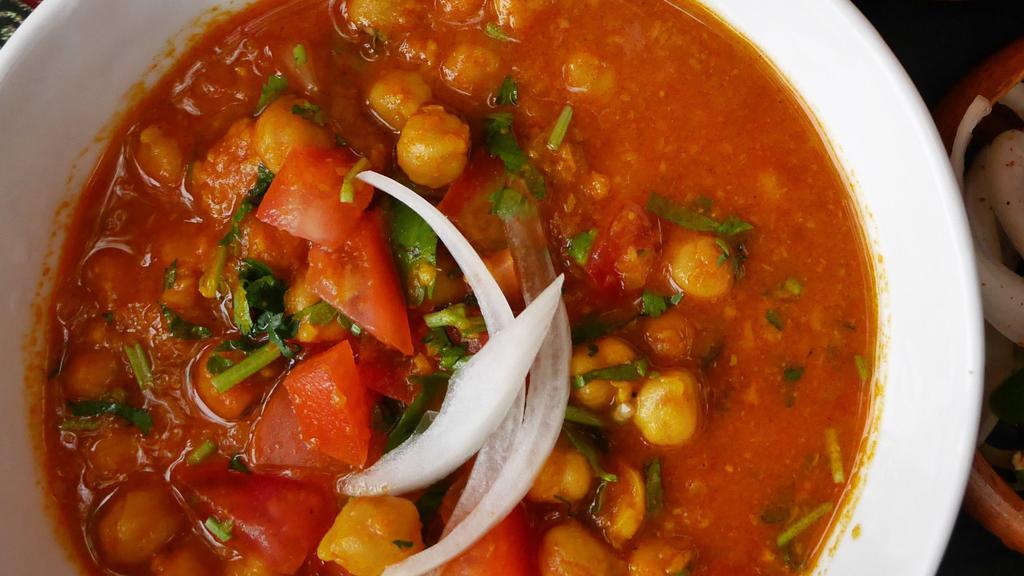 32. Chana Masala (vegan) · Vegan. Garbanzo beans, tomatoes, onions, sea salt, tomato, and caramelized onion sauce.