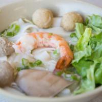 #27 Hủ Tiếu Triều Châu · Combination (shrimp, beef ball, fried fish ball, squid, pork kidney) rice noodle soup.