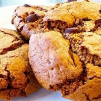 Chocolate Chip Cookie (Vegan) · One extra-large chocolate chip cookie.

🌱 Plant-based
✅ Free of dairy, eggs, gluten, peanut...