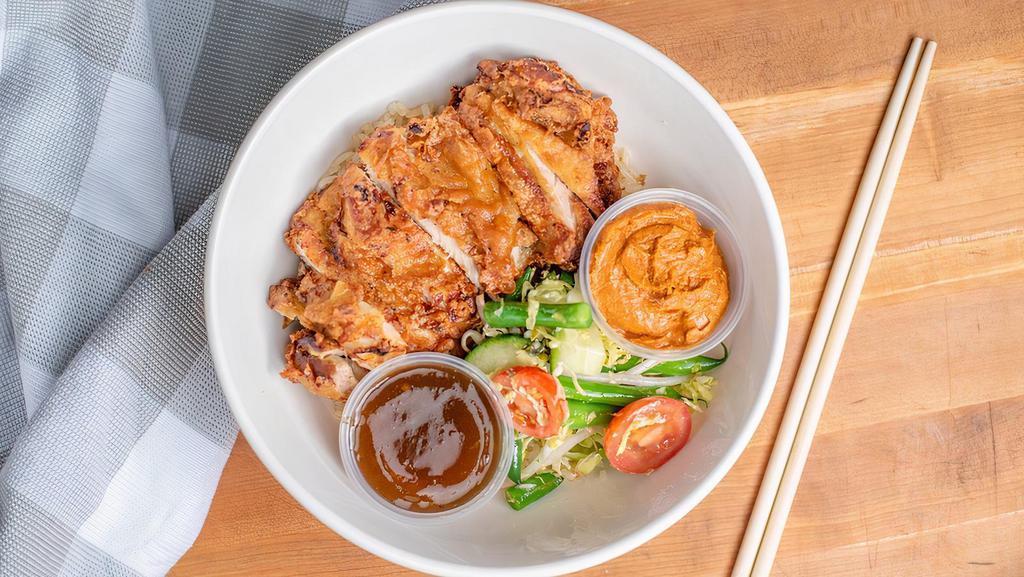 Crispy Gai · Marinated fried chicken, flagrant rice, Karedok salad, GG's red curry sauce, tamarind sweet chili sauce, and a side of chicken broth.
*contains peanuts and shrimp