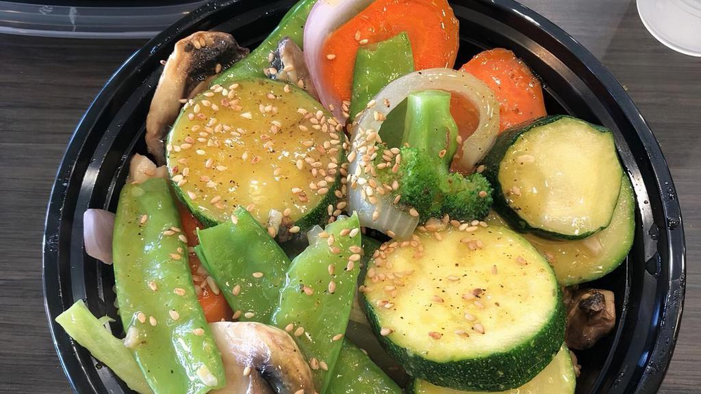 Hot Veggie Bowl · rice, broccoli, carrots, mushrooms, snow peas, onions/peppers, & zucchini.