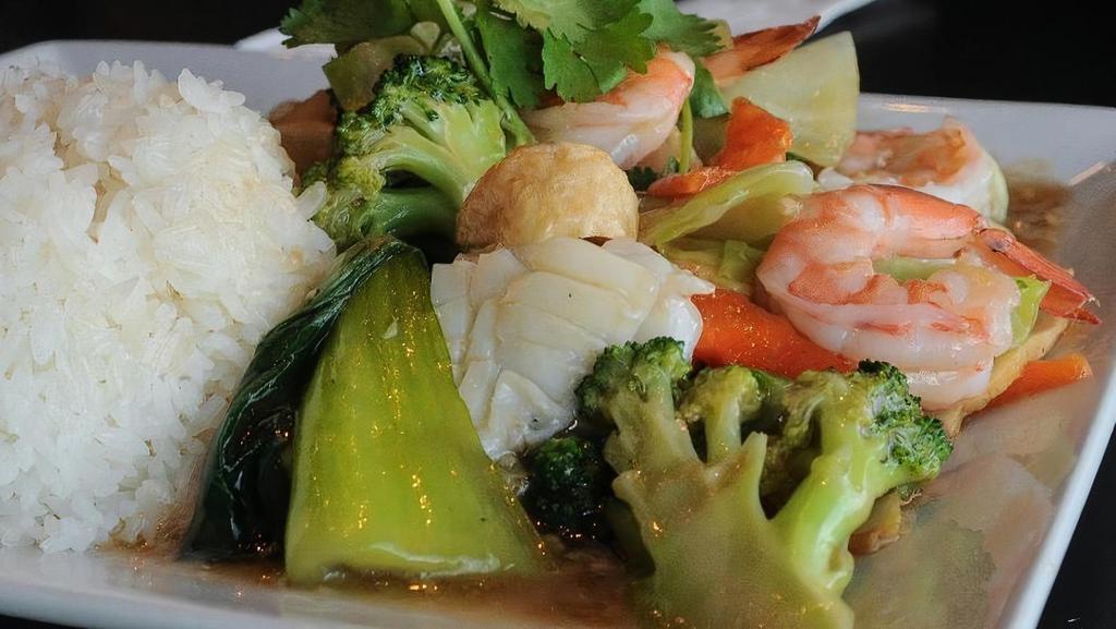 X5  THAP CAM XAO |  COMBINATION STIR FRY (*) · wok tossed beef, chicken, shrimp, broccoli, cabbage, bok choy, and carrots in house special sauce with jasmine rice or noodles (+3)