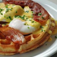 Petillon Waffle · 2 poached eggs, bacon and hollandaise.