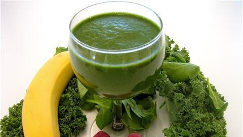 Green Goddess · Mangoes, bananas, peaches, strawberries, spinach, apples, and orange juice