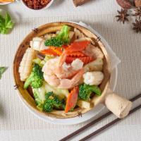 R11. Clay Pot · Pan-fried chicken, prawn, mushroom, vegetable; baked with jasmine rice in traditional clay p...