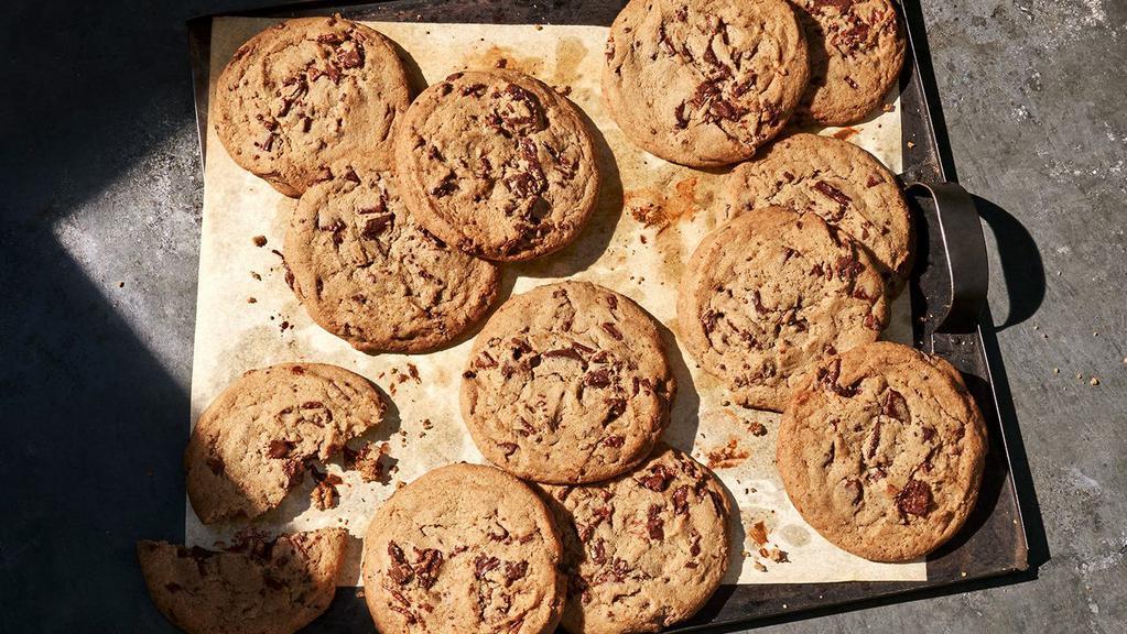 One Dozen Chocolate Chipper Cookies · 4710 Cal. 12 Chocolate Chipper cookies, freshly baked and made with semi-sweet chocolate chunks & milk chocolate flakes. Allergens: Contains Wheat, Soy, Milk, Egg