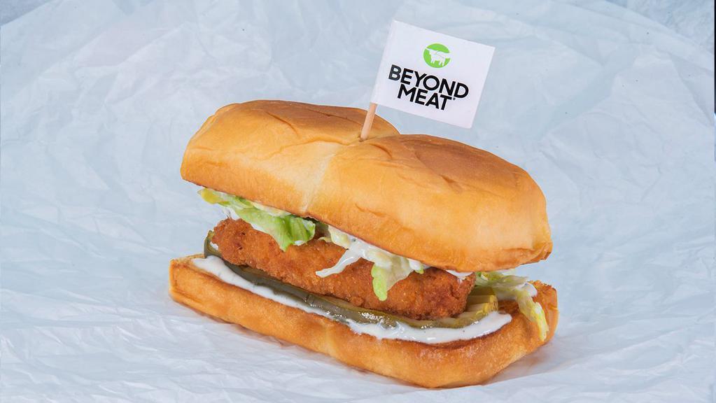 Beyond® Bad Mutha Clucka Slider	 · Crispy fried Beyond® tender, spiced to your liking, Plain, Nashville Hot or Nashville Hotter with miso ranch, dill pickle slices and lettuce; served on King's Hawaiian rolls.