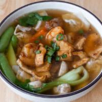 Wonton Soup / 窝云吞汤 · Pork wontons, snap peas, carrots and mushroom cooked in chicken broth. Topped with chicken, ...