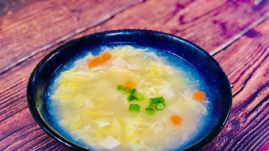Egg Drop Soup/ 蛋花汤 · Wispy beaten eggs in chicken broth. comes with green peas
and carrot, finely chopped scallions and tofu