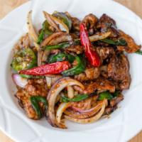 Mongolian Beef / 蒙古牛 · Stir-fried beef with white onions, chili pepper jalapeño in brown sauce.