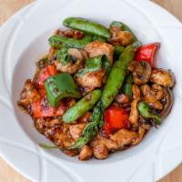 Basil Chicken / 香菜鸡 · Stir-fried chicken with Italian basil, bell peppers, mushrooms and snap peas.