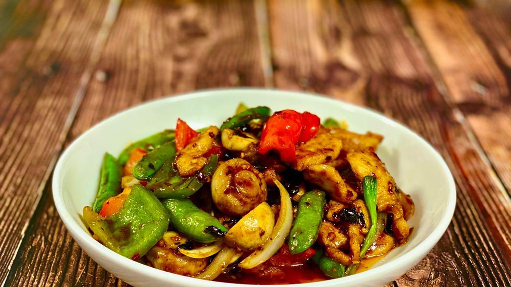 Szechuan Chicken /四川鸡 · stir-fried chicken with peppercorn powder, jalapeño, snap peas, bell peppers, white onions, mushrooms in brown sauce and black bean sauce. Spicy.