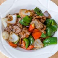 Black Pepper Beef / 黑椒牛 · Stir-fried beef with bell peppers, white onions and black pepper in brown sauce.