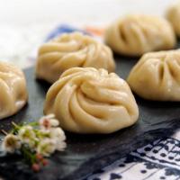 Chicken Momo
 · Chicken filled dumplings Served with hot and sweet homemade onion, tomato and chilli sauce.