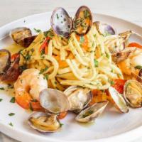 Linguine Del Golfo · Pasta with clams, prawns, cherry tomatoes and parsley.