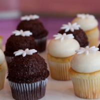 Gluten Free Chocolate and Vanilla Cucpake · Single Gluten Free Chocolate  or Vanilla cupcake.  Plese specify in request your preference ...