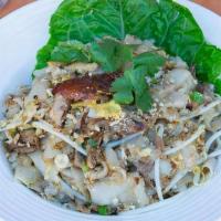 Guay Tiew Koor · Pan-fried wide rice noodles with chicken, egg, bean sprouts and ground peanuts.