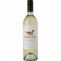 Decoy By Duckhorn Sauvignon Blanc (750 ml) · This vibrant Sauvignon Blanc begins with inviting aromas of sweet citrus, pink grapefruit an...