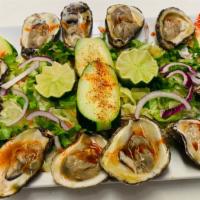 Ostiones En Su Concha · Oysters in the shell.