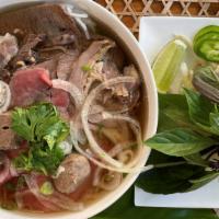 01. Que’s Pho Combos · Eye of round steak, well-done flank, well-done brisket, fat brisket, tendon, tripe.
