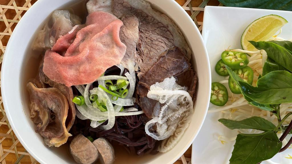06. Que’s Black Rice Noodle Pho Combos · Eye of round steak, well-done flank, well-done brisket, fat brisket, tendon, tripe.