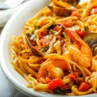 Linguine Di Mare · Prawns, scallops, clams, tomatoes, garlic, marinara sauce.