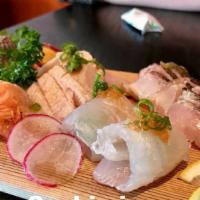 Omakase Sashimi w/soup · 6 kinds of Chef's Choice Seasonal Fish Sashimi with miso soup