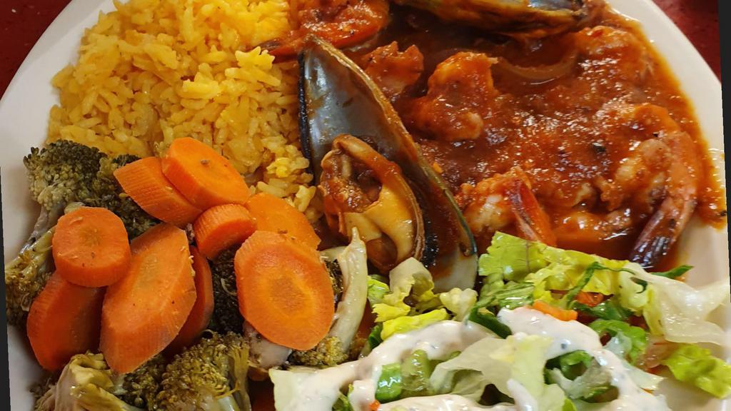 Los Dos Compadres Plate · Spicy. Shrimp and octopus mixed with grilled mushrooms, grilled onions and spicy los dos compadres sauce. Served with rice, veggies, and salad.