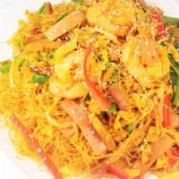 L5. Singapore Chow Fun/Rice Noodles星洲炒米/貴刁 · Prawns,BBQ pork & ham w/curry