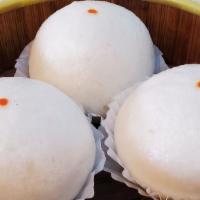 Egg Yolk Bun 香滑奶黃包 · 