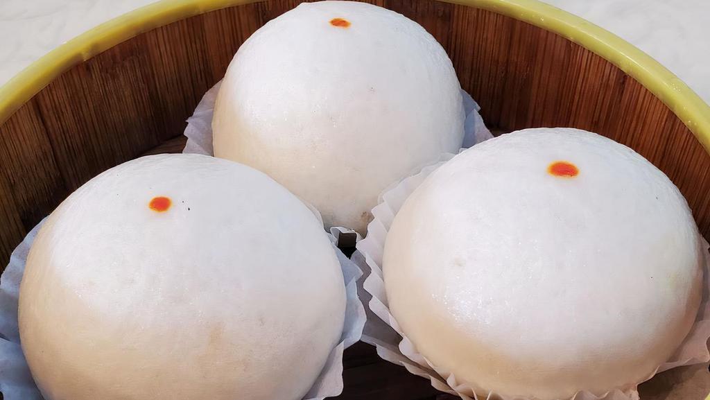 Egg Yolk Bun 香滑奶黃包 · 
