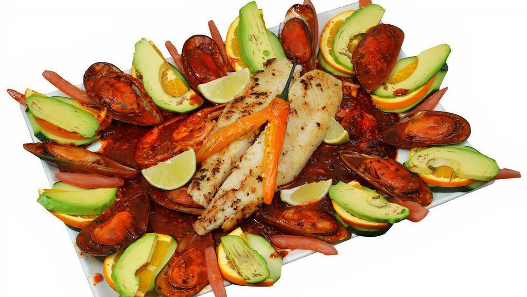 Mariscada · fish, shrimp, mussel, cucumber,
avocado, tomatoes, orange & sauce
