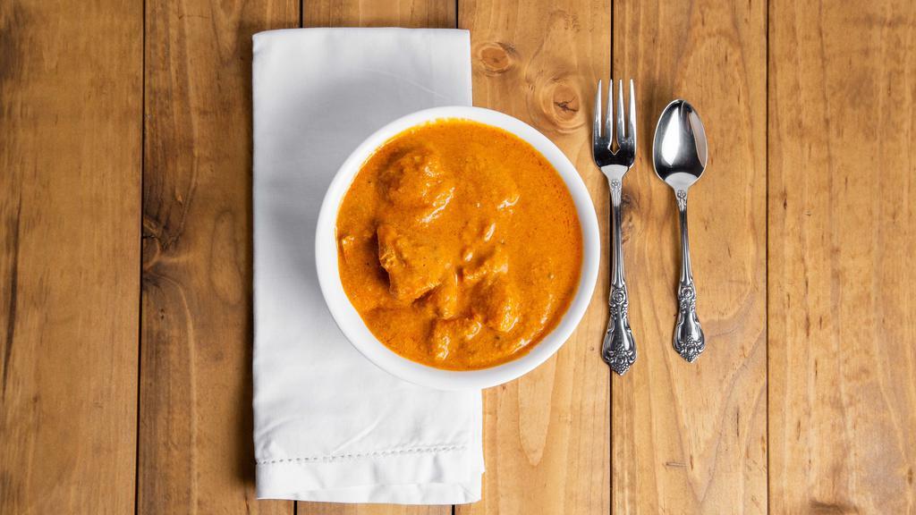 P05. Chicken Tikka Masala · Boneless white-meat cubes barbecued in a clay 
oven and cooked with tikka masala sauce.