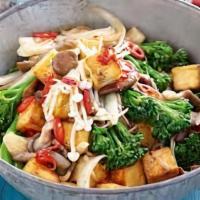 Garlic Pepper Stir Fry · Choice of protein stir fried with broccoli, carrots, sweet bell peppers, mushrooms, and gree...
