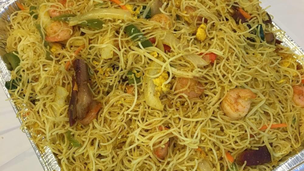 Singapore Style Fried Rice Noodle with Curry · Hot and spicy.