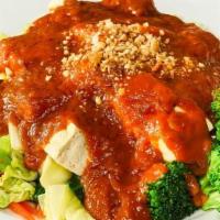 Peanut Sauce (Pra-Ram) · Choice of meat or tofu, steamed mixed vegetables; topped with peanut sauce.