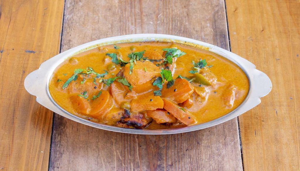 Madras Chicken Curry Ala Carte · A hearty bowl of boneless chicken, carrots, potatoes, & peas cooked in Madras curry spices and coconut milk. 

[Dairy-Free, Nut-Free, Egg-Free, Gluten-Free]