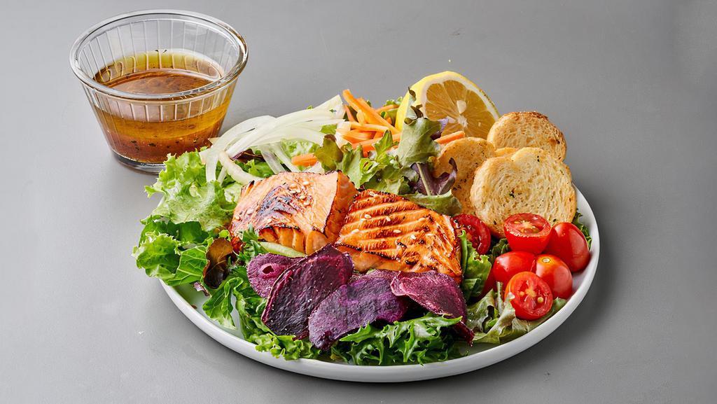 B23. GRILLED & SEARED SALMON SIGNATURE SALAD 炙燒烤鮭魚沙拉 · 炙燒烤鮭魚沙拉
Entree: Fresh Seared Teriyaki Salmon
Salad Ingredients: Spring mix, dry purple yam, onion, tomato, pumpkin seeds. 
Recommended Dressing: Signature red wine vinaigrette (no Alcohol) with Organic Extra Virgin Olive Oil