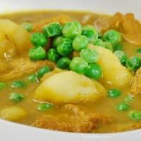 Gurus Curry · An exotic blend of curries, soy protein, potato, tomato, peas, onion, and spices in a rich c...
