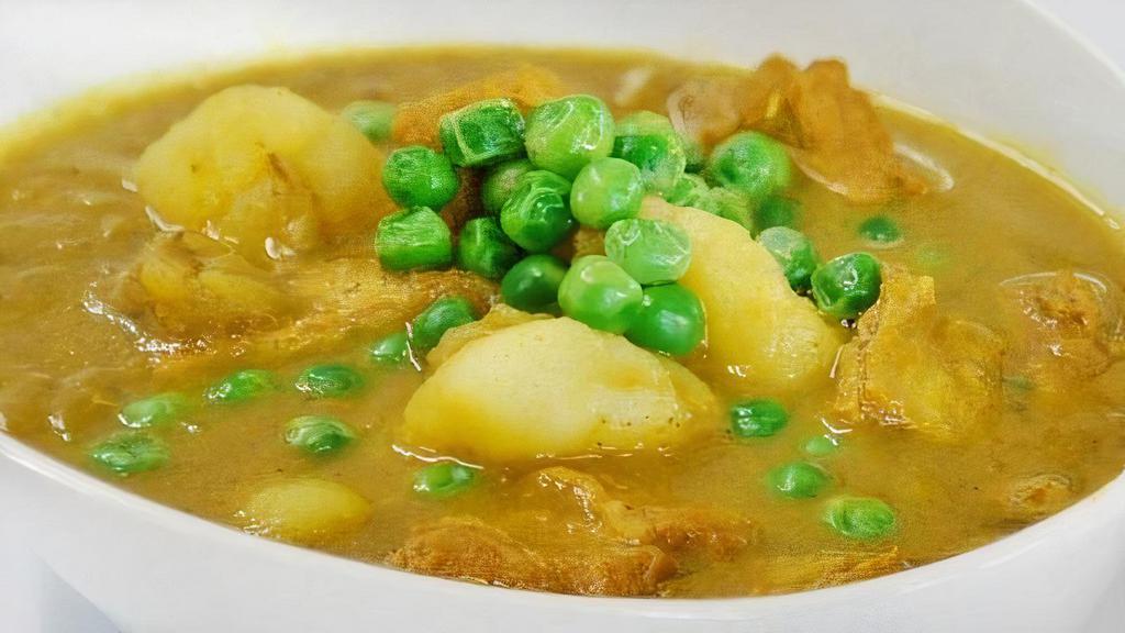 Gurus Curry · An exotic blend of curries, soy protein, potato, tomato, peas, onion, and spices in a rich curry with green cardamom, cumin, and cloves (gluten-free, contains spice).