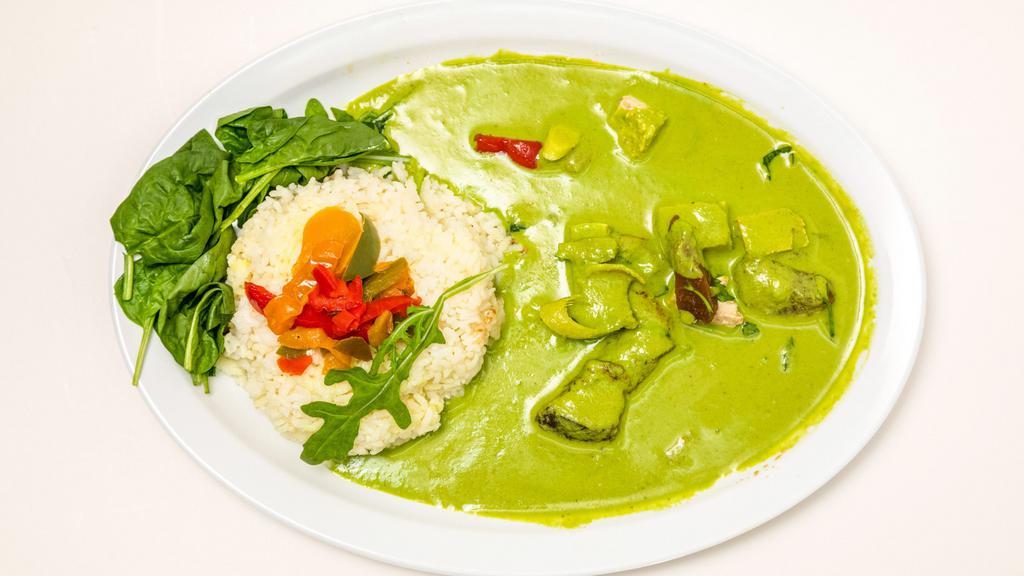 Green Curry Bowl · Green curry paste with Coconut milk, Eggplant, Spinach, Bell peppers, Onions, Bamboo shoots, Green curry paste and your choice of protein on white rice, served with your choice of sauce. Garnished with Cilantro and Green Scallions.