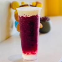 Chzzsz Berries · Mix berries slush with crystal boba and yogurt cheese foam.
(700cc)